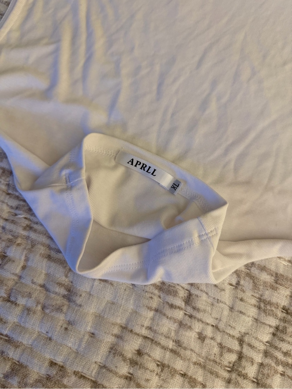 APRILL - Picture 3 of 4